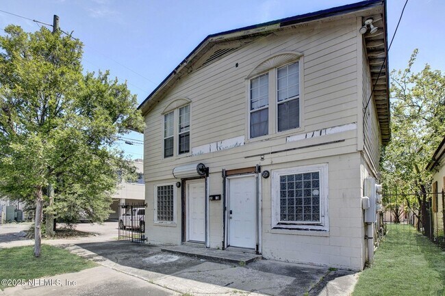 Building Photo - 3323 Myrtle Ave N
