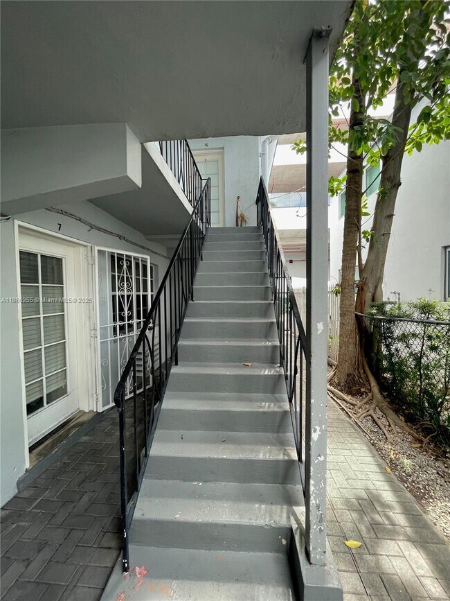 Building Photo - 1611 West Ave