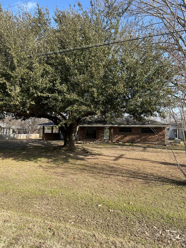 Building Photo - 7216 Westlake Rd