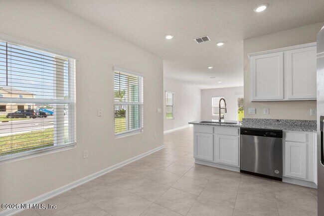 Building Photo - 21 Temple Dr