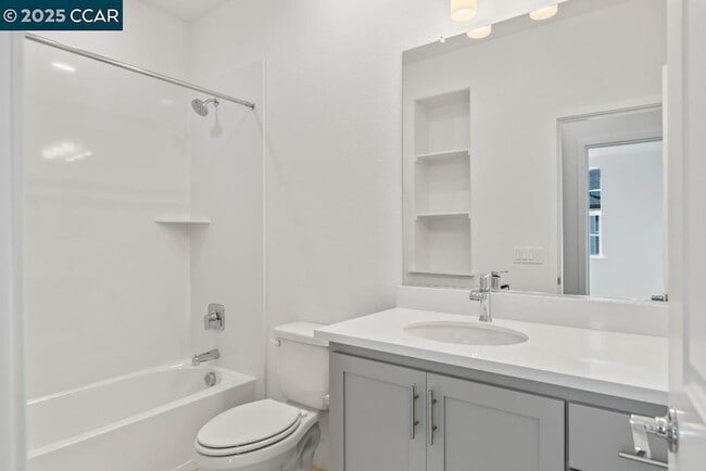 Building Photo - 725 Delve Ct