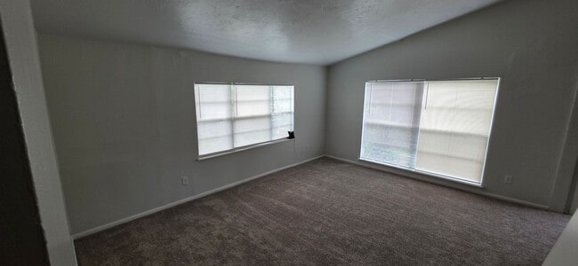 Building Photo - 3 bedroom 1 bath