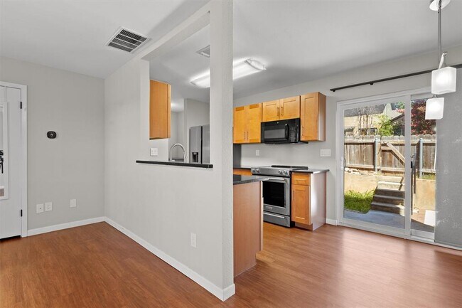 Building Photo - 1015 E Yager Ln