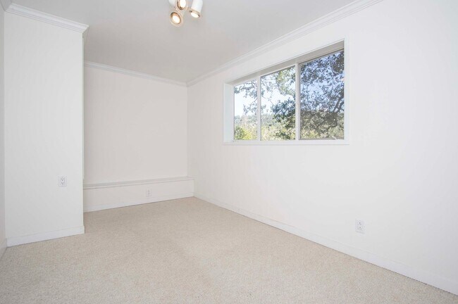 Building Photo - Gated 4bd/3ba Kentfield Home