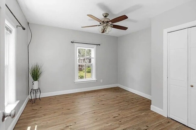 Building Photo - Available April 15th! Spacious 3 BED 1 BATH in Quiet Weymouth neighborhood.