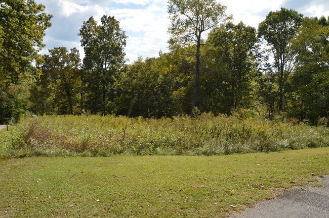 Building Photo - 2301 Lakeland Dr