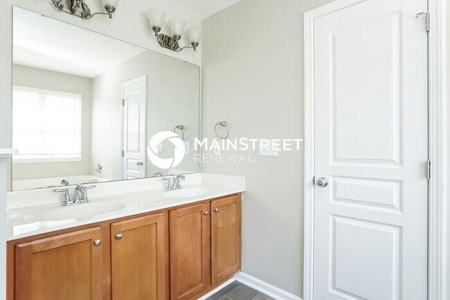 Building Photo - 4 Bedroom Pet-Friendly Home in Wake Forest...