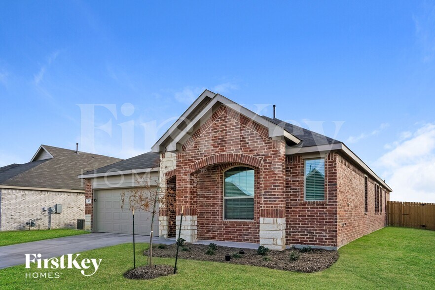 Building Photo - 929 High Noon Dr