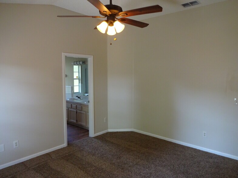 Building Photo - 7578 Fawn Lake Dr N