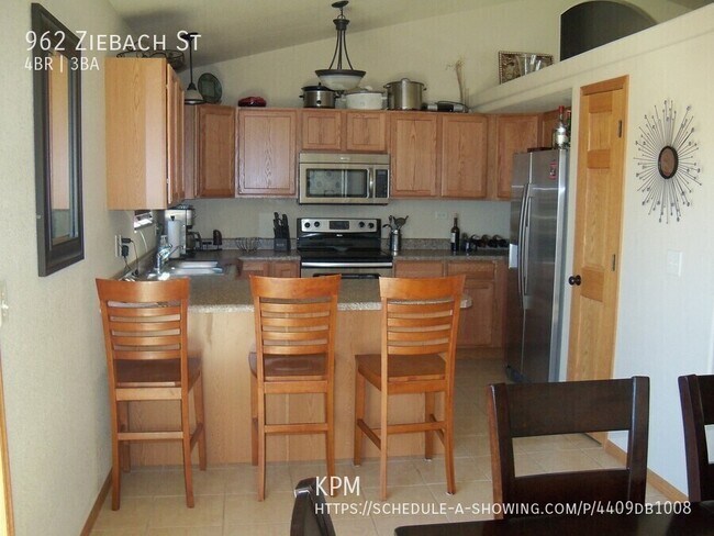 Building Photo - 962 Ziebach St