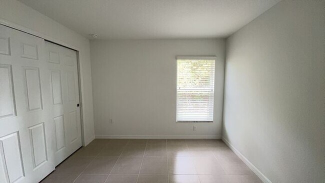 Building Photo - new 4BR duplex