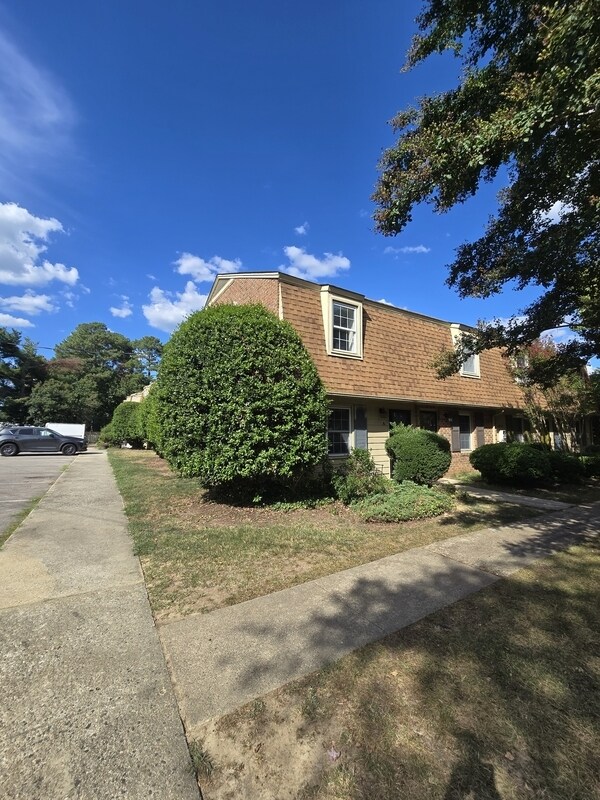 Building Photo - 4812 Blue Bird Ct