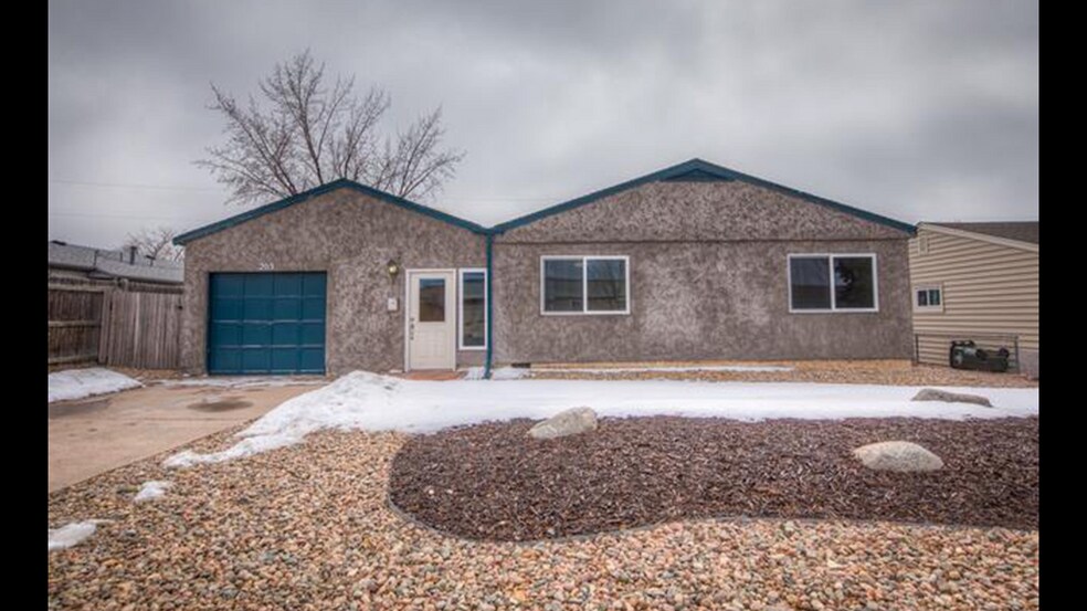 Building Photo - 203 Elmwood Dr
