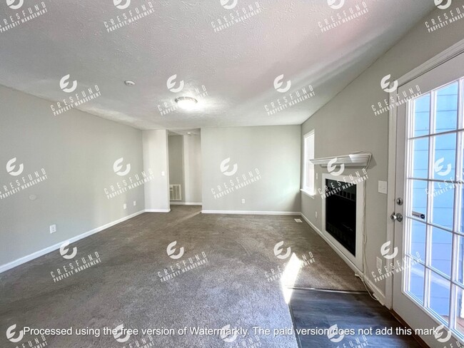 Building Photo - Lovely 3 bed 2 bath single-family home rea...