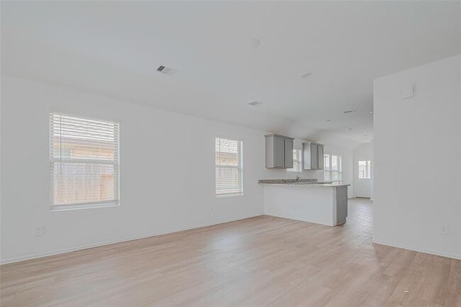 Building Photo - 18439 Summit Ranch Dr