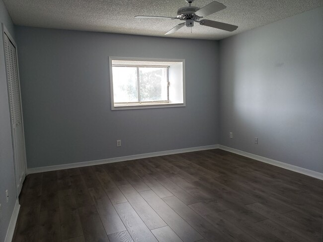 Building Photo - Spacious Townhome in the Heart of Dr. Phil...