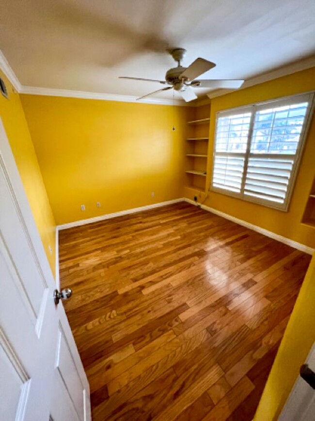 Building Photo - COMING SOON! Beautiful Corona Pool Home wi...
