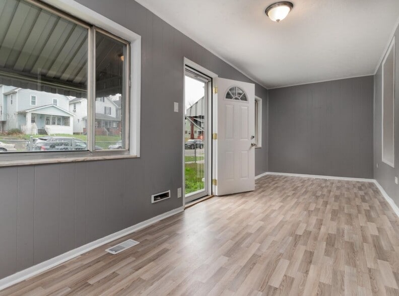 Building Photo - 2138 11th Ave