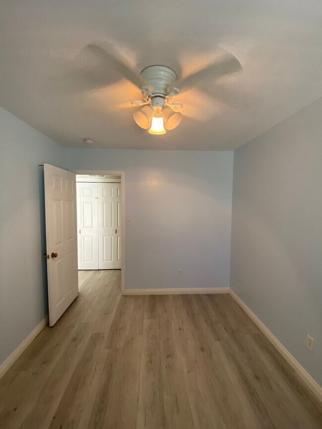 Building Photo - Adorable Home in NW Bakersfield