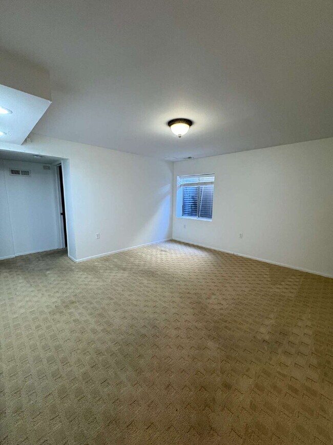 Building Photo - 4 bedroom - Canoe Creek