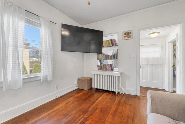 Building Photo - 108 E Devonia Ave