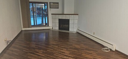 Building Photo - Meticulously Kept 3 bedroom, 2 bath condo in coveted Carriage Hills Condominium Association