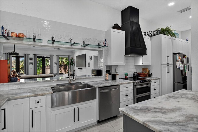 Building Photo - 2211 St