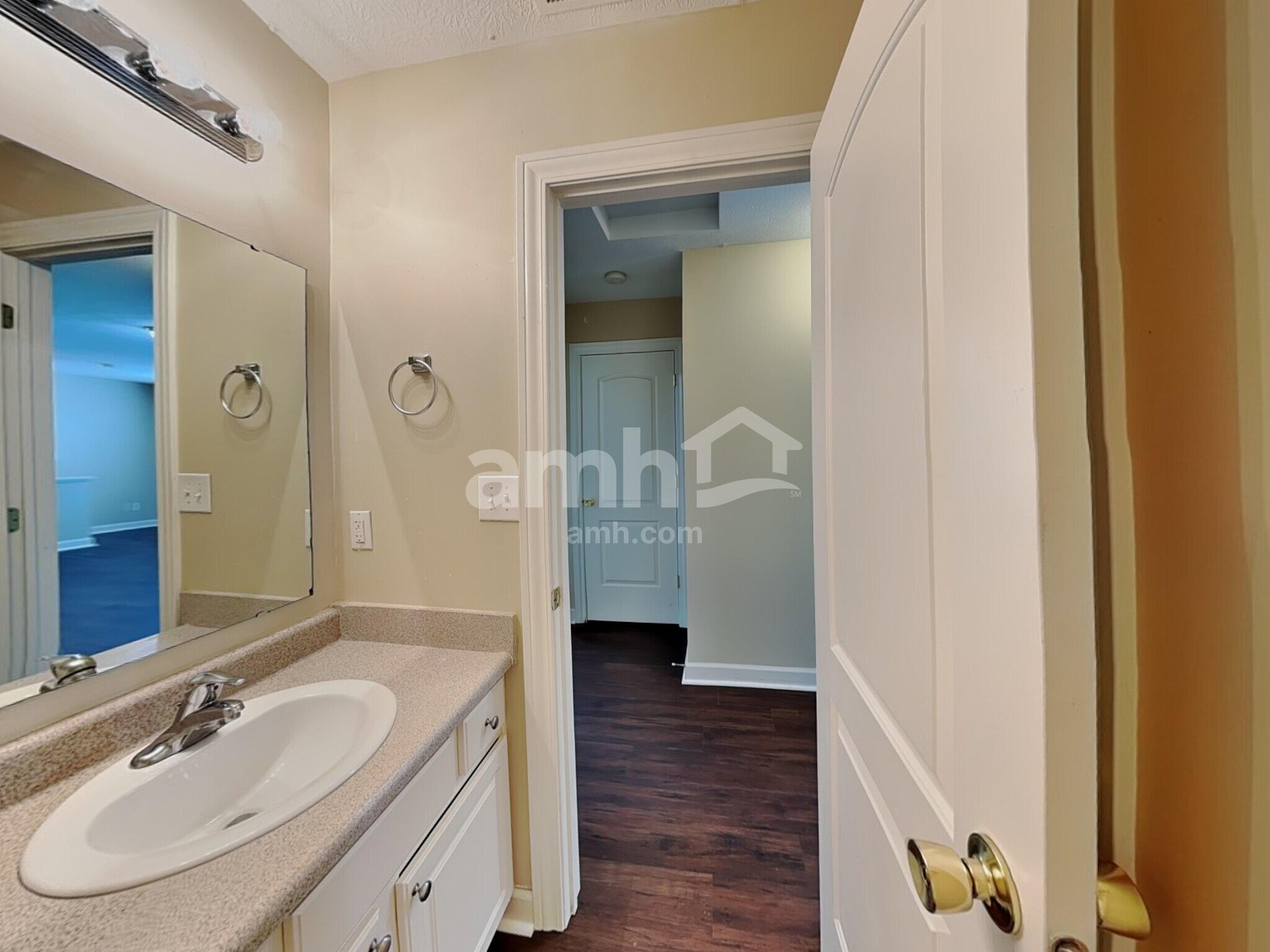Building Photo - 5915 Cabot Dr