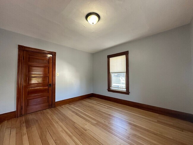 Building Photo - 449 Kelley St