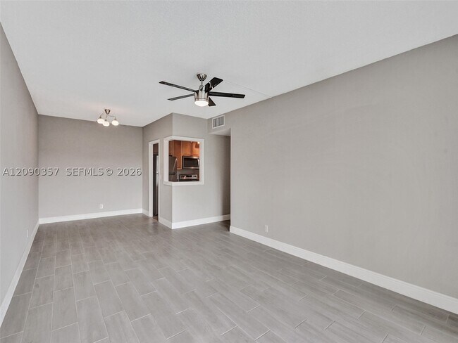 Building Photo - 400 N Riverside Dr