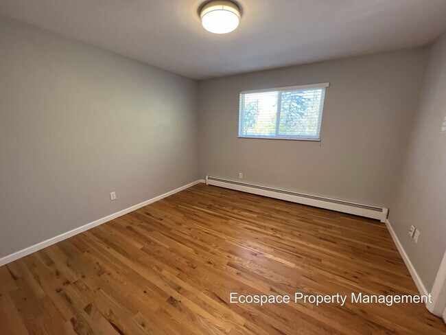 Building Photo - Bright & Beautiful 2-bedroom 1 Bath Across...
