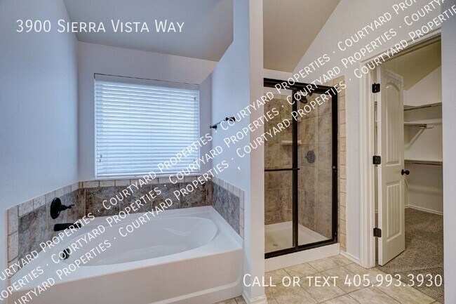 Building Photo - 3900 Sierra Vista Way