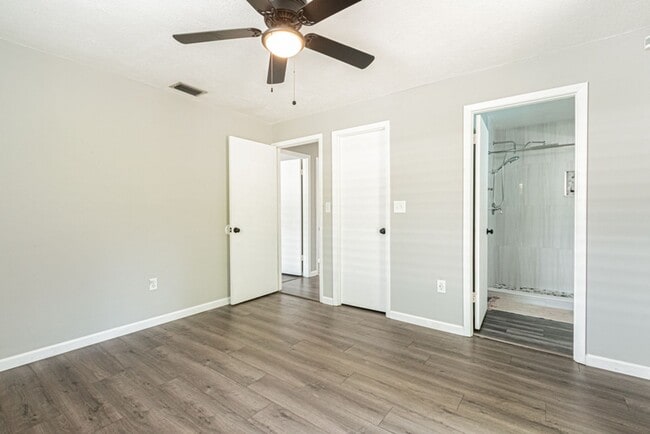 Building Photo - Pet-Friendly Home with Private Pool in Des...