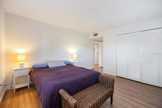 Building Photo - 822 Capri Isles Blvd