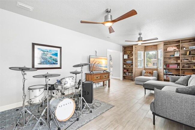 Building Photo - 10437 Cirimoya Ln
