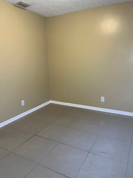 Building Photo - 7556 La Fontaine Dr