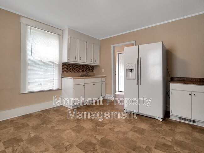 Building Photo - 522 Perry Ave