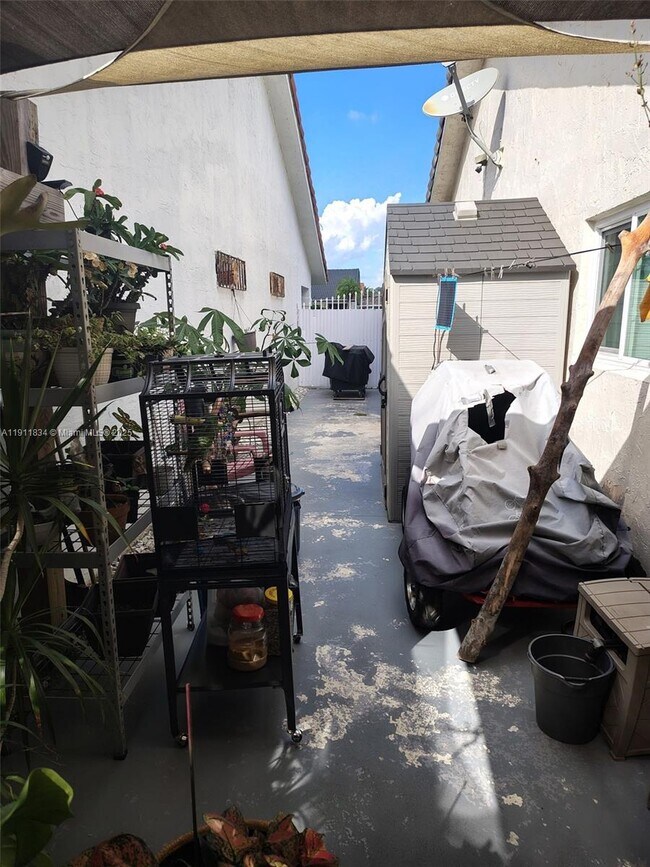 Building Photo - 10358 NW 128th Terrace