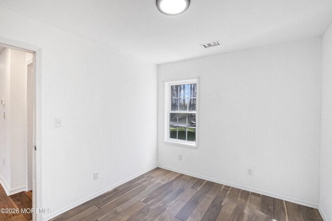 Building Photo - 28 Oak Ln