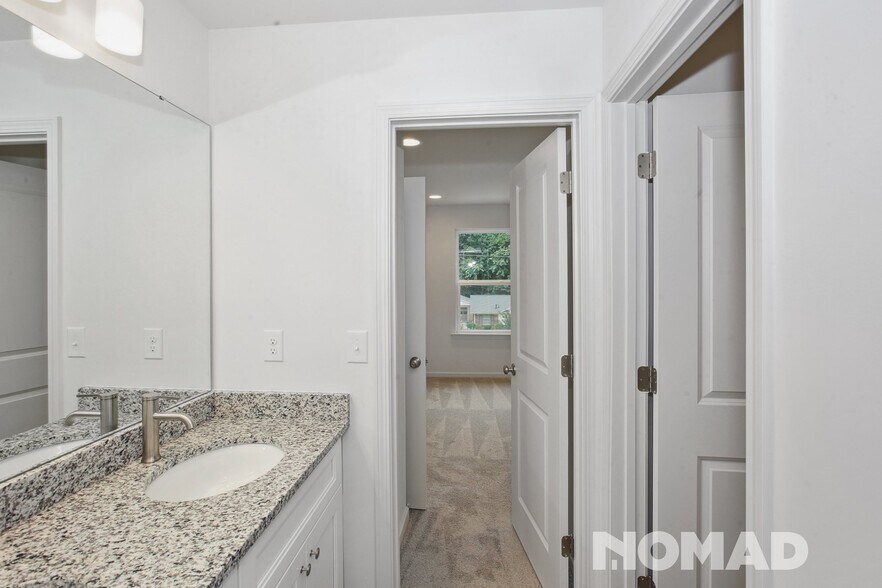 Building Photo - 2113 Gemway Dr