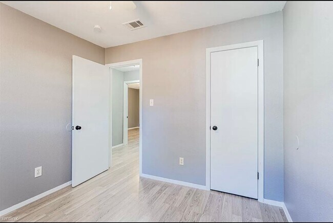 Building Photo - 4900 E Stassney Ln