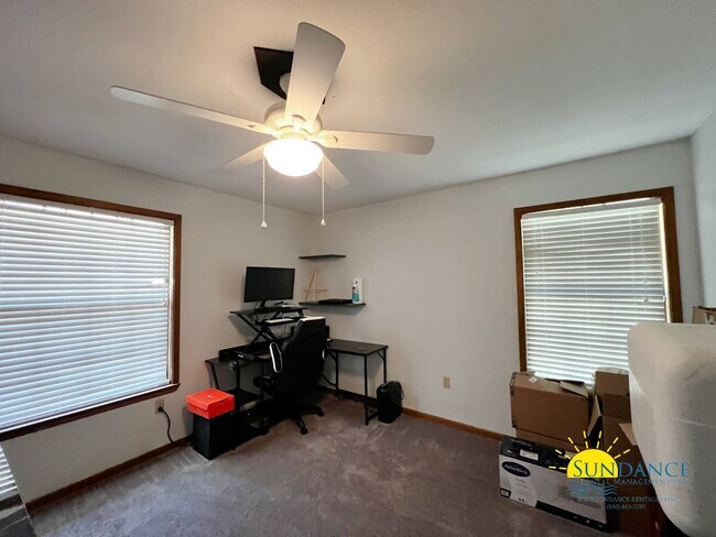 Building Photo - Charming 3 Bedroom Home with Pool, RV/Boat...