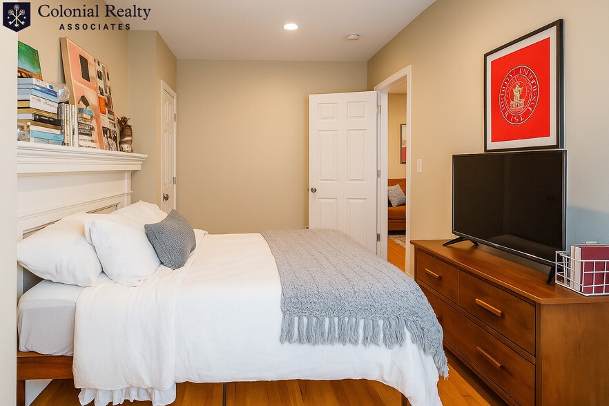 Building Photo - 328 St Paul St