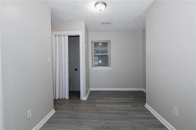 Building Photo - 2829 Belvedere Ln