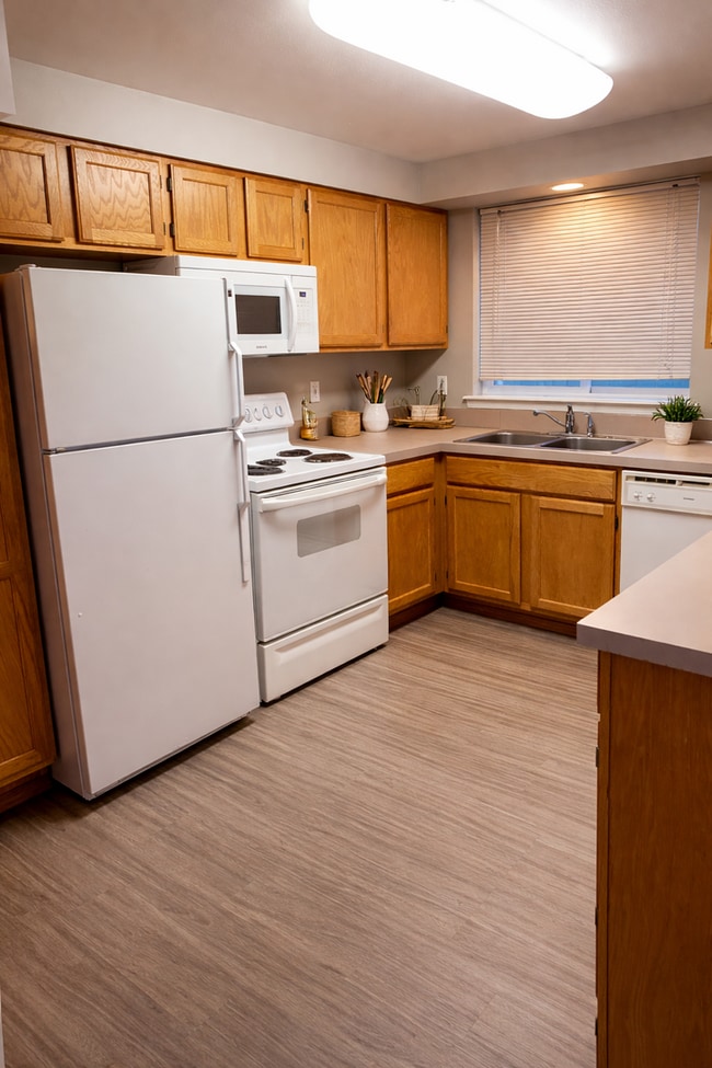 Building Photo - Peach104 (CWP)