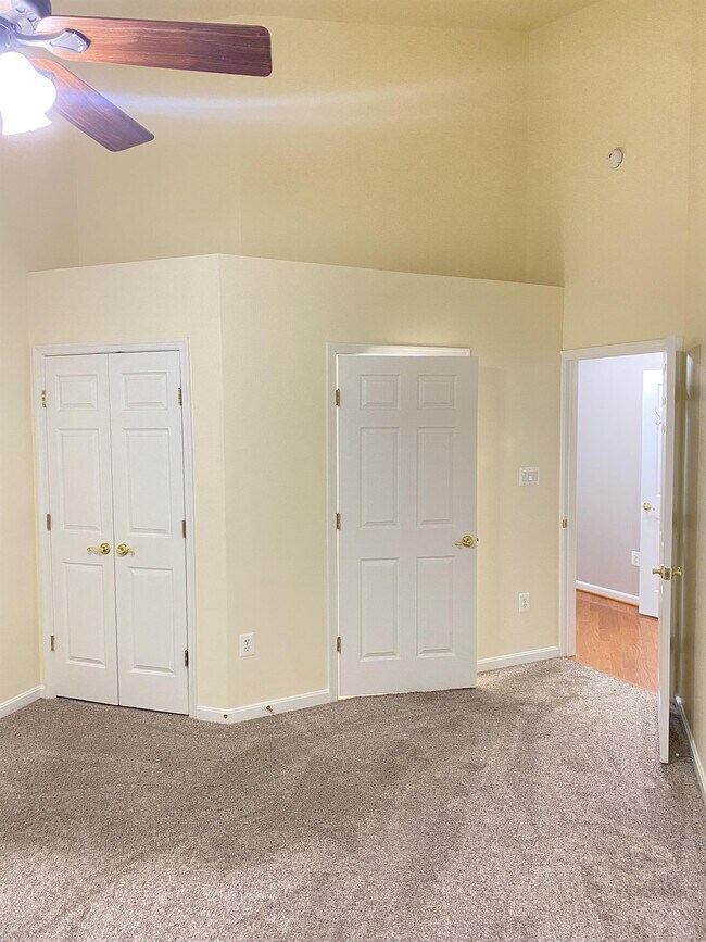 Building Photo - 597 Cawley Dr