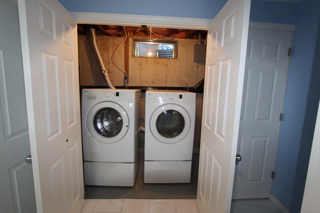 Building Photo - 44 Rosemary Ln