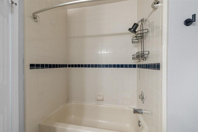 Building Photo - 805 Sabinas Ct