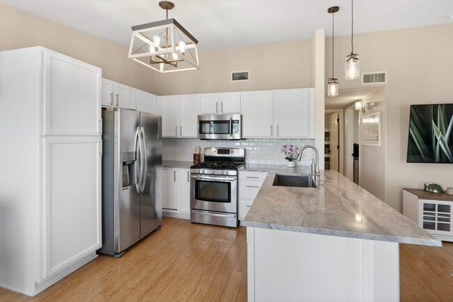 Building Photo - Best 2 Bed, 2 Bath Condo in Willow Ranch.