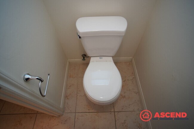 Building Photo - Stunning 4 Bed, 2.5 Bath Home with Pool Access | Southwest Bakersfield